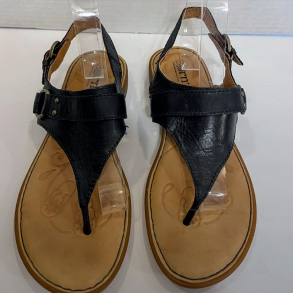 Born leather black thong strap sandals size 7.